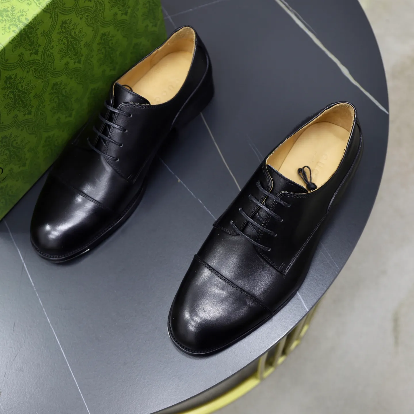 Men's shoes 💰660💰🙅‍♂️🙅‍♂️🙅‍♂️Niuli Brand: Gucci GuCCI Standard code: Men's code 39-44 (45 can be customized) Grade: Same style as the official website Original quality Material: Original cowhide surface Comfortable cowhide lining Original outsole Style category: Men's fashionable casual leather shoes Distinguished big-name luxury elements, top luxury Color: actual picture color